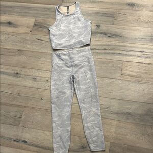 Vuori workout set small bottoms medium top